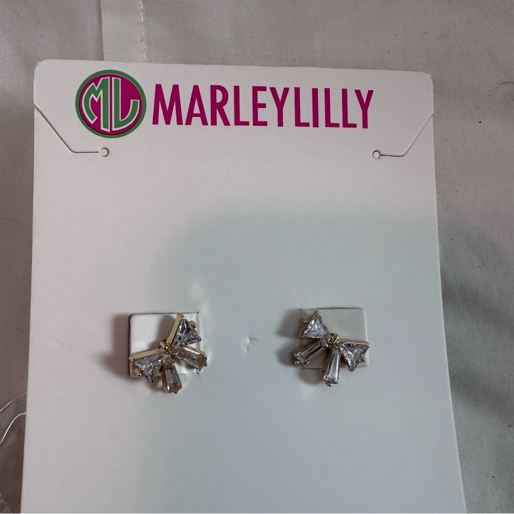 Marleylilly NWT Crystal Fan Stud Earrings silver Tone